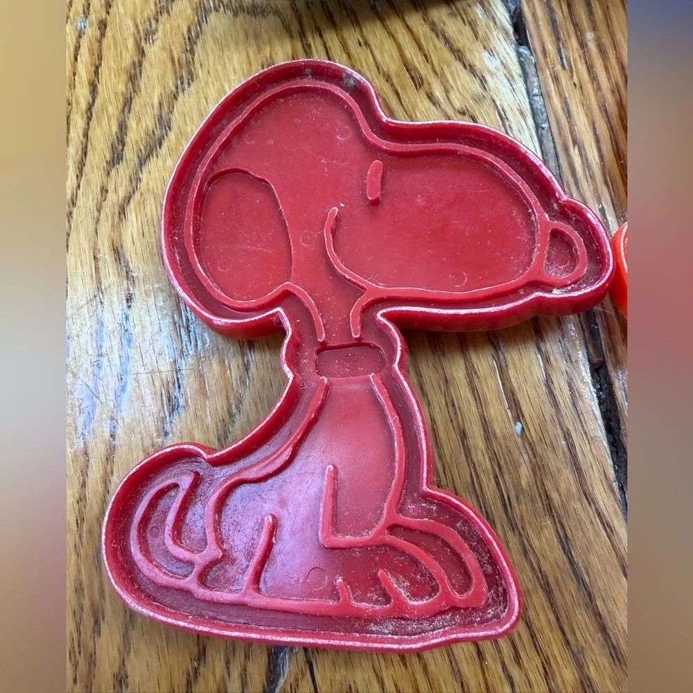 Charlie Brown Peanuts plastic cookie cutters.  Good condition. Set of four.